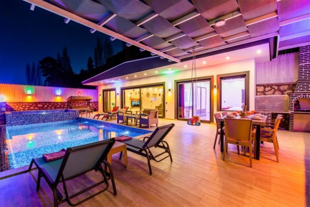 Bahçe Şezlong Gece Kaş Kiralık Villa Aspava