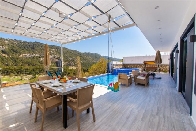 Bahçe Yemek Masası Kaş Kiralık Villa Aspava