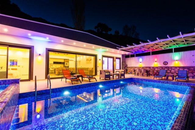 Bahçe Havuzlar Gece Kaş Kiralık Villa Aspava